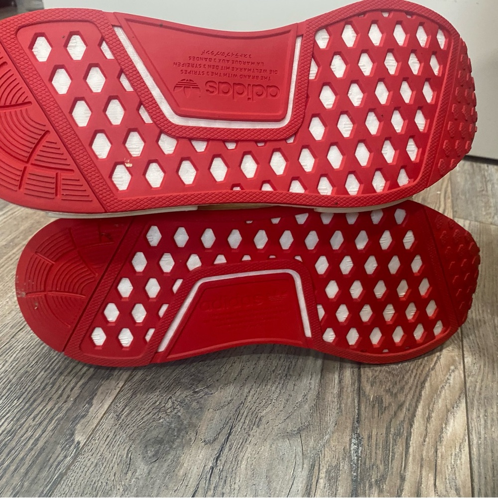 Adidas NMD R1 Valentine’s sneaker - Picture 3 of 14